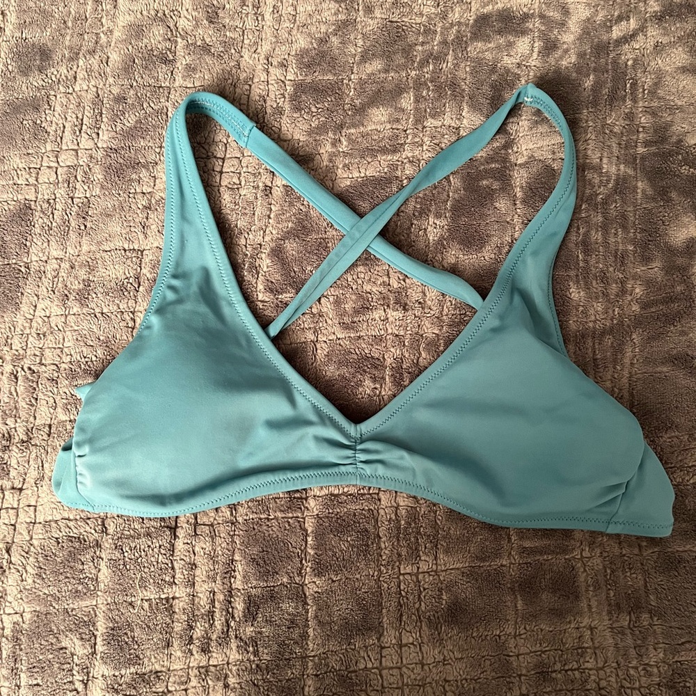 Shade and Shore bikini top straps cross and tie in the back removable pads small